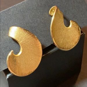 Vintage Gold Satin Finish 80’s Swirl Clip Earrings